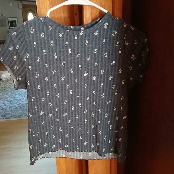 Bluish gray shirt with tiny flowers - Picture 2 of 3